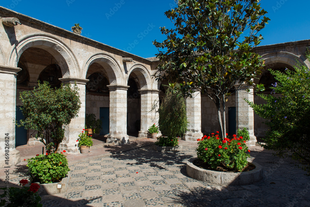 Obraz premium Cloisters of the Santa Catalina Monastery