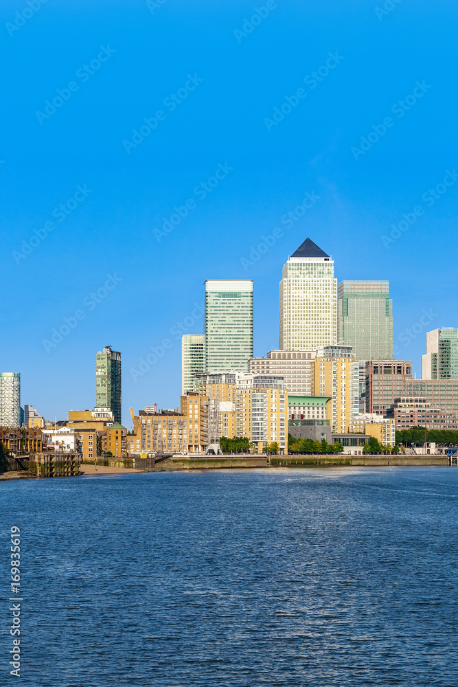 Fototapeta premium Cityscape of Canary Wharf in London