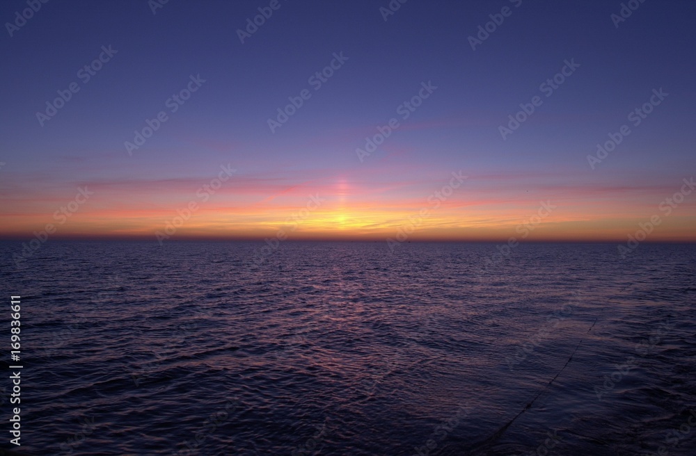 Wschód słońca nad morzem