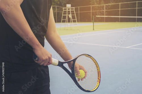Tennis player is serving during a match © pairhandmade