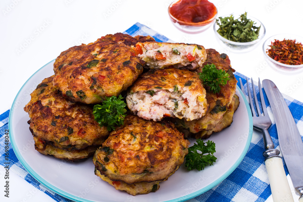 Cutlets from meat and vegetables