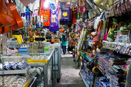 Фотография Souvenir display in Filipino souvenir market in Sabah Borneo, Kota Kinabalu, Malaysia