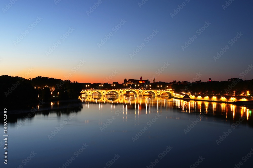 Pont Neuf Toulouse quai de Tunis depuis pont saint Michel au coucher du soleil