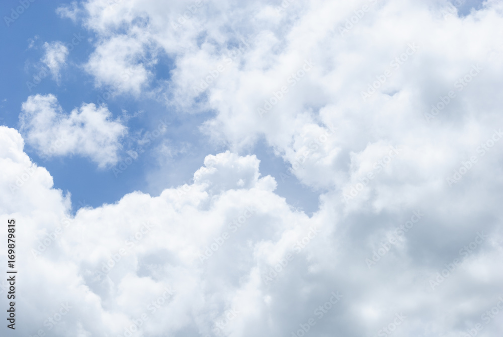 Obraz premium Blue sky with soft white clouds