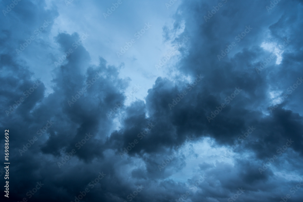 Obraz premium dark storm clouds with background,Dark clouds before a thunder-storm.