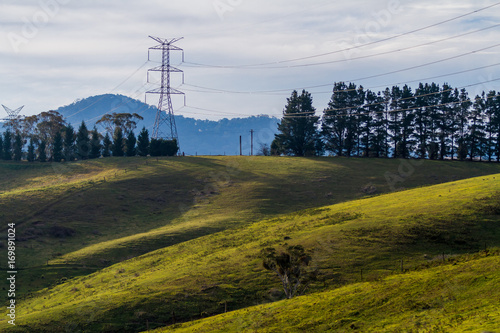 Fotografia The rolling mountains around lake lyall, lithgow