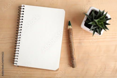 Notepad and pencil © Studio KIVI