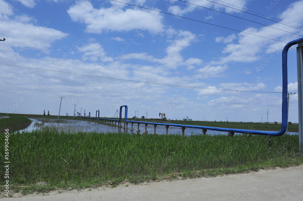 Obraz premium The pipe and valve oil fields