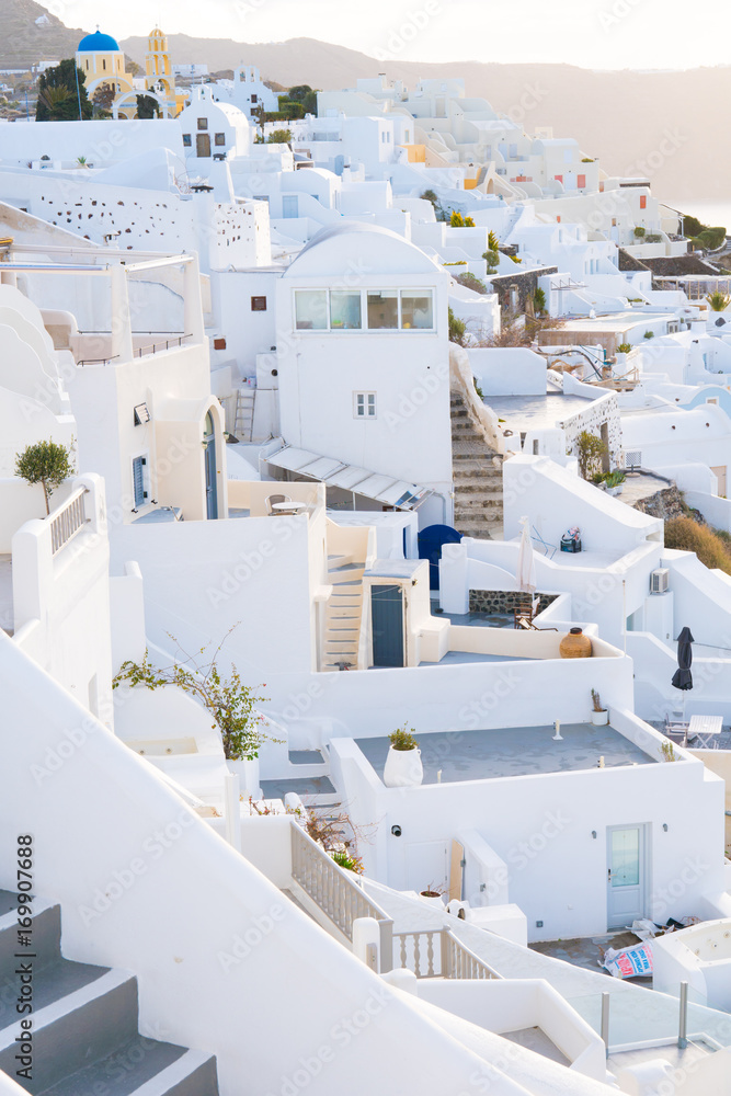 Obraz premium Oia town on Santorini island, Greece. Traditional and famous white and rose houses at sunny day