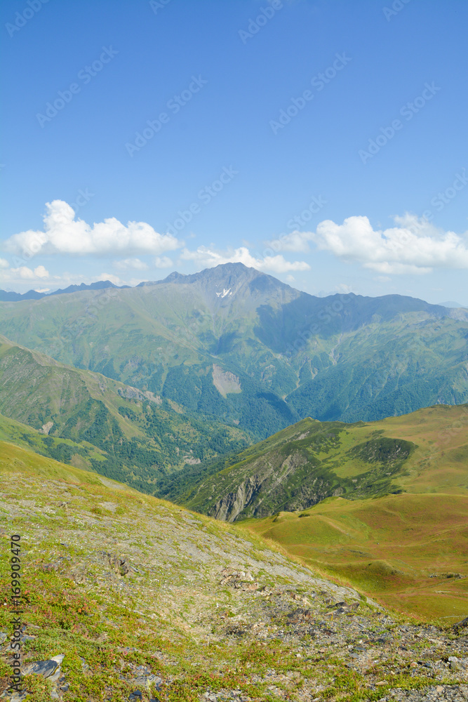 Naklejka premium Beautiful Georgian Caucasus Landscape in Upper Svaneti fonfonefonovyi riezhimkontiekstobrazovaniiepodghotovkapodopliokapriedposylkapriedystoriiaproiskhozhdieniiezadnii planзадний планконтекстобразова