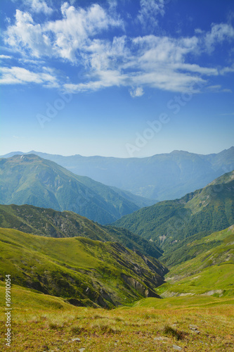 Beautiful Georgian Caucasus Landscape in Upper Svaneti  fonfonefonovyi riezhimkontiekstobrazovaniiepodghotovkapodopliokapriedposylkapriedystoriiaproiskhozhdieniiezadnii plan                                                     