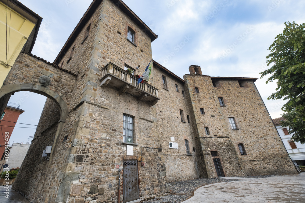 Pianello Val Tidone (Piacenza, Italy): castle