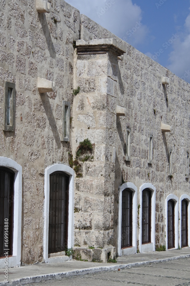 Unterkünfte in der Festung San Carlos de la Cabaña in Havanna auf Kuba Unterkünfte in der Festung San Carlos de la Cabaña in Havanna auf Kuba