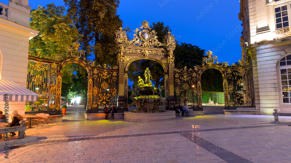 Obraz premium The amazingly beautiful and impressive Place in Nancy at night