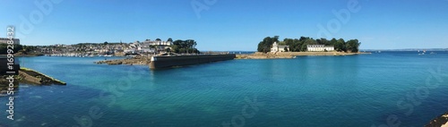 Tableau sur toile Tréboul et L’Île Tristan vu du vieux port de Rosmeur à Douarnenez en Bretagne Fi
