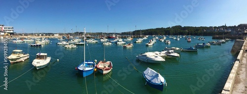 Le port du Rosmeur à Douarnenez en Bretagne Finistère photo