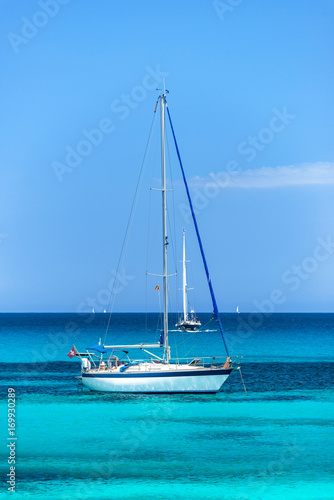 Anchored yacht in the turquoise sea - 8514