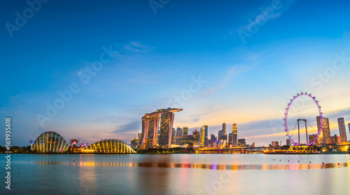 Canvas Print Landscape view of Singapore skyscrapers on Marina Bay at night.