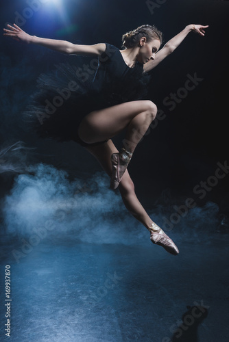 Fototapeta Naklejka Na Ścianę i Meble -  ballet dancer in pointe shoes and tutu