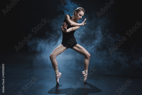 ballerina dancing in pointe and leotard © LIGHTFIELD STUDIOS