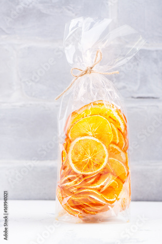 Fotografi Sunny orange slices in a cellophane bag