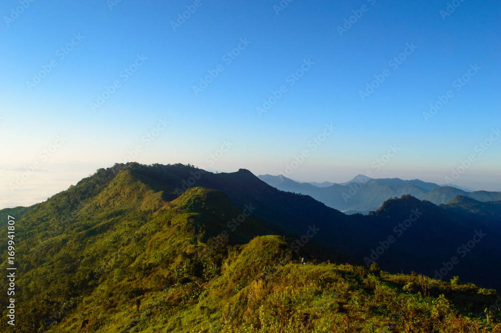 Fototapeta premium Morning sun on the mountain