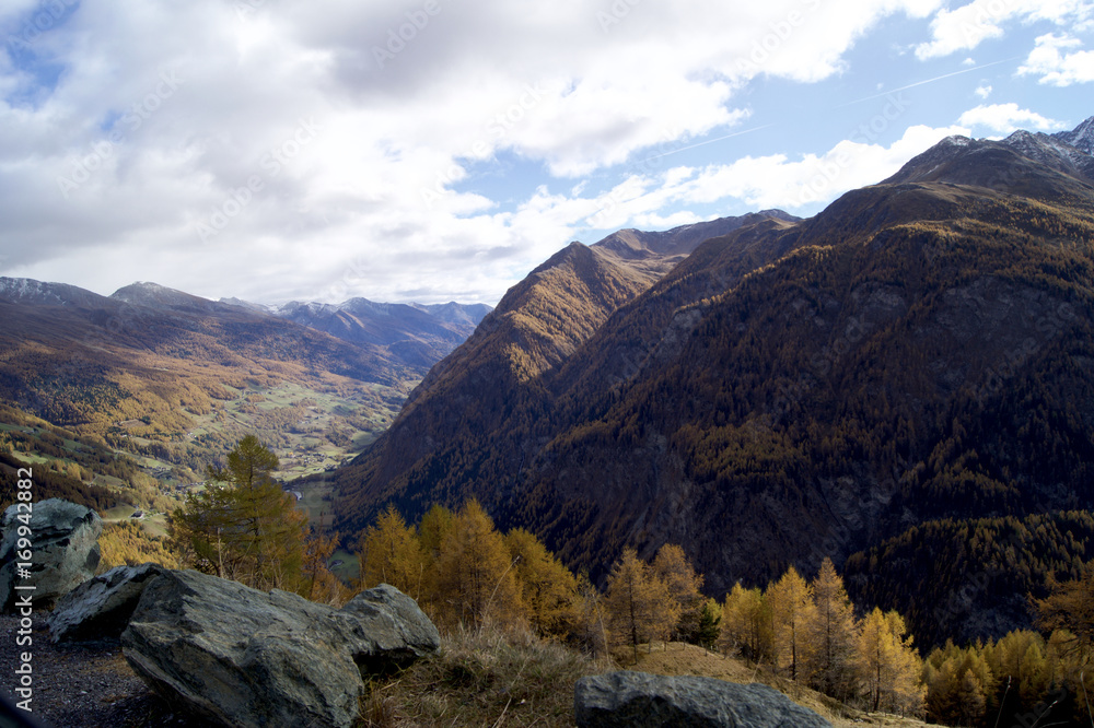 Mountains and Valley in autumn - kraz.bali