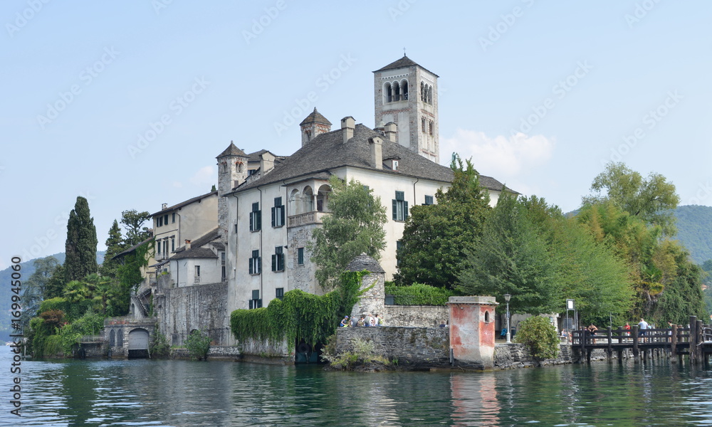 veduta del lago d'orta e dell'isola di san giulio