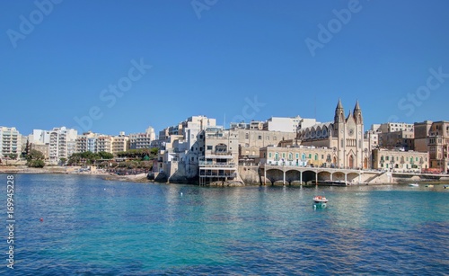 La valette, capitale de Malte et la côte nord de l'île © Lotharingia