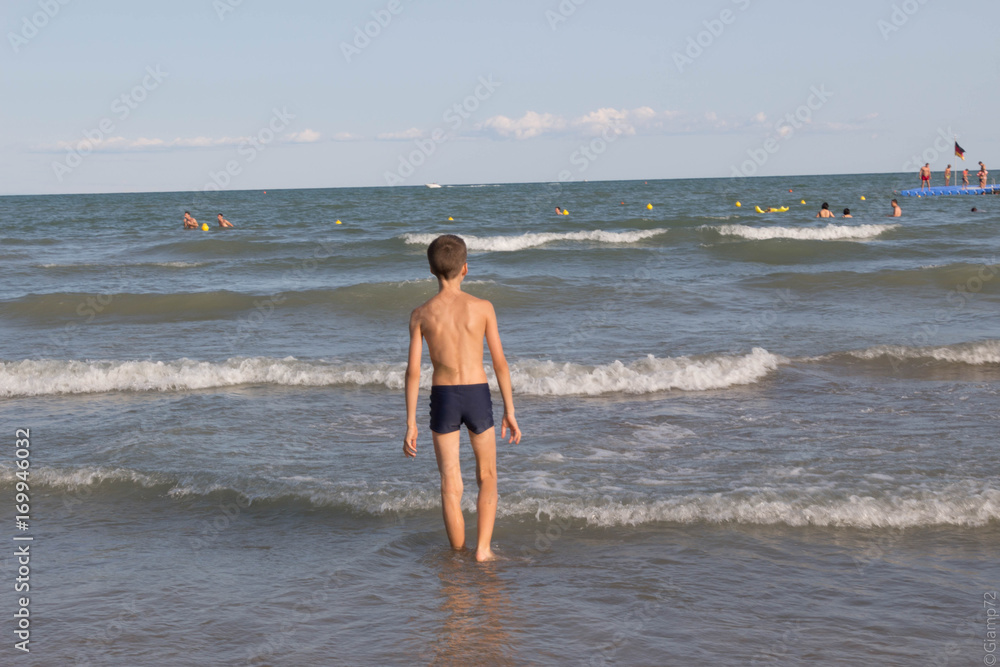 Fototapeta premium Il ragazzo ed il mare