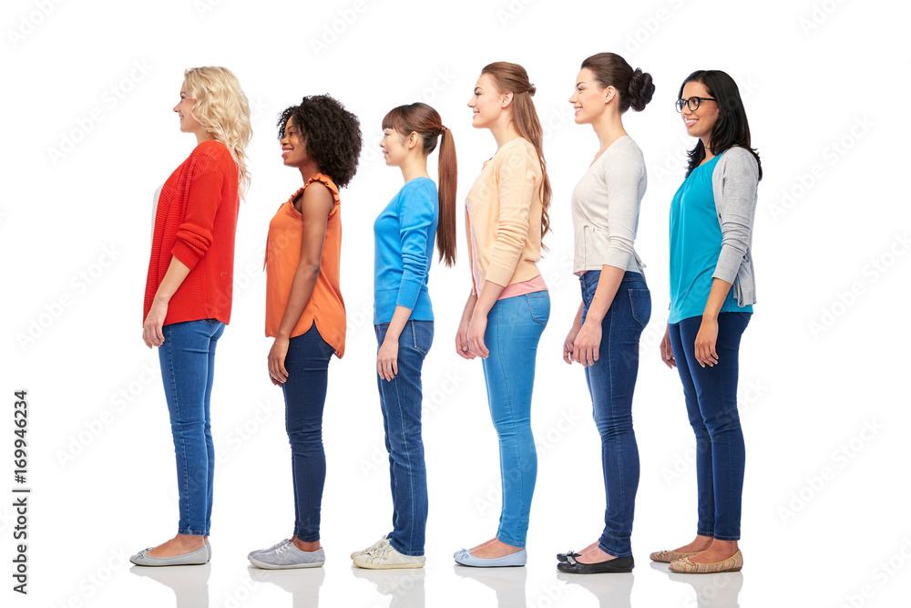 Obraz premium international group of happy smiling women