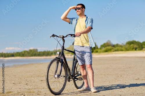 Fototapeta Naklejka Na Ścianę i Meble -  happy man with bicycle on summer beach