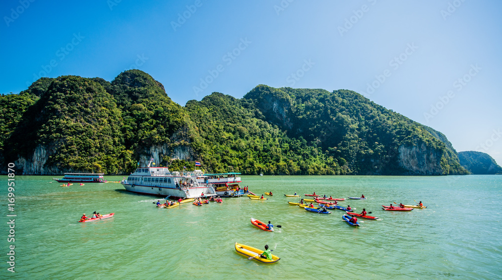 Naklejka premium Canoeing at Koh Hong IslandPhang-Nga, Thailand – December 30, 2015 : Tourist Canoeing Program at the famous island :- Koh Hong Phang-Nga Bay near Phuket, Andaman Sea