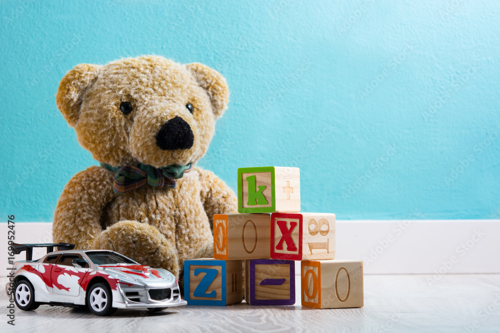 Teddy bear and toys in a baby's room

 - obrazy, fototapety, plakaty 