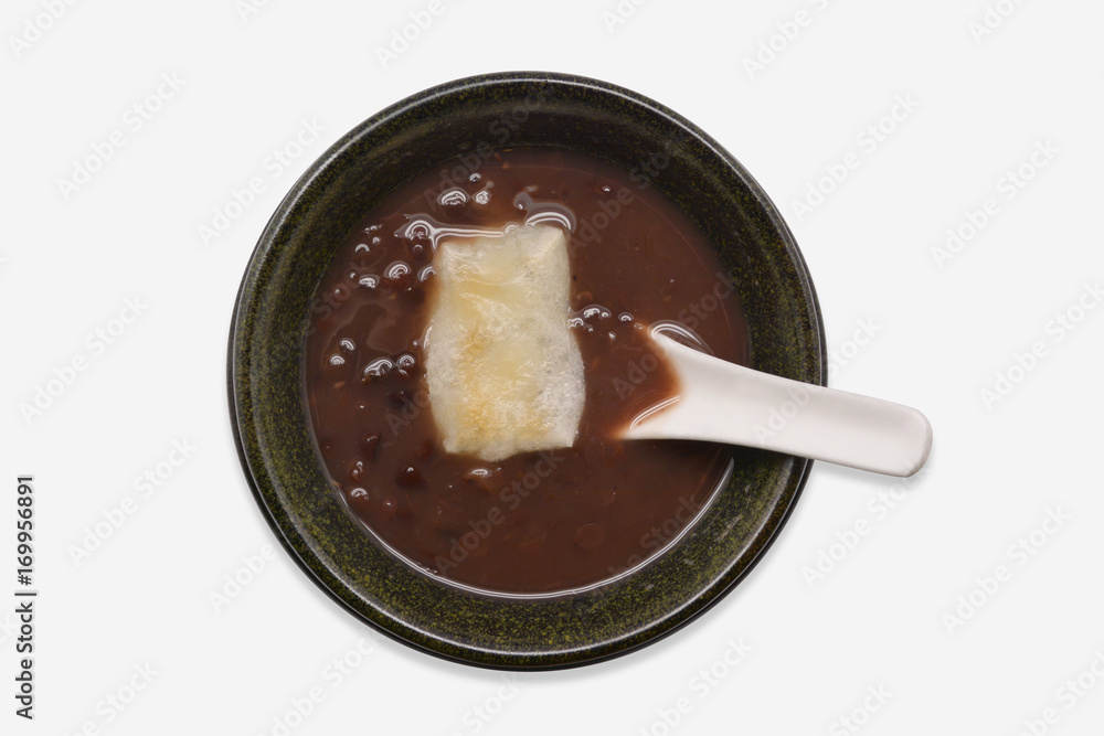 Hot sweet red bean with Japanese rice cake (Oshiruko) in black bowl on white background Hot sweet red bean with Japanese rice cake (Oshiruko) in black bowl on white background