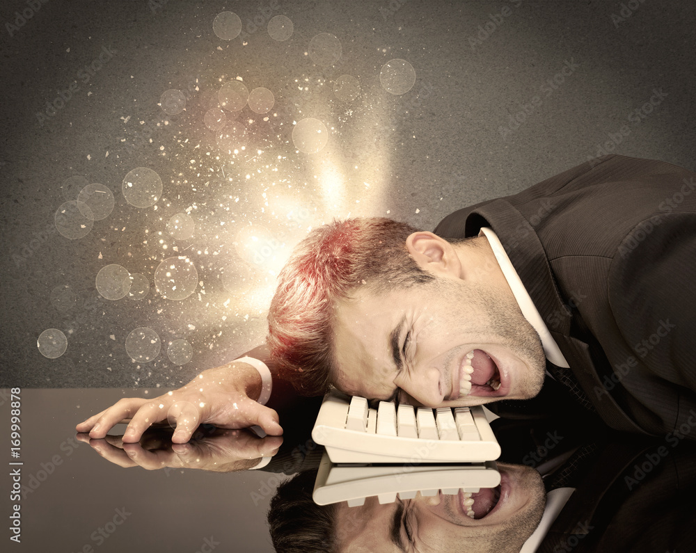 Obraz premium Angry businessman with lights and keyboard