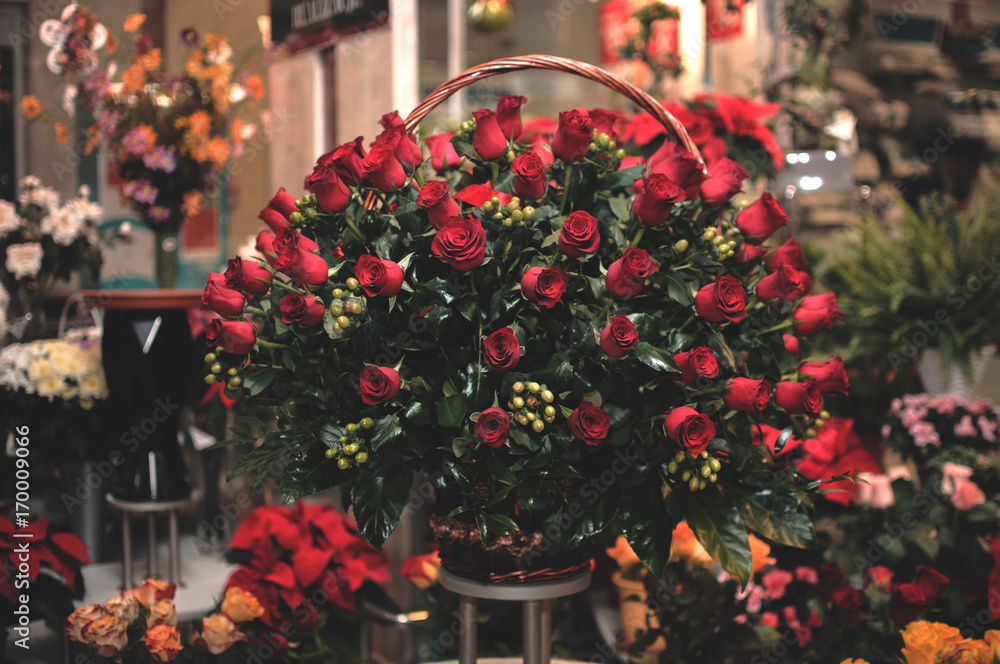 Bouquet of 100 red roses on the basket