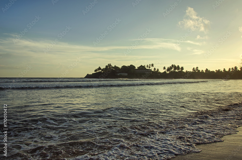 Fotografie A sunset on the Sri Lanka surf beach