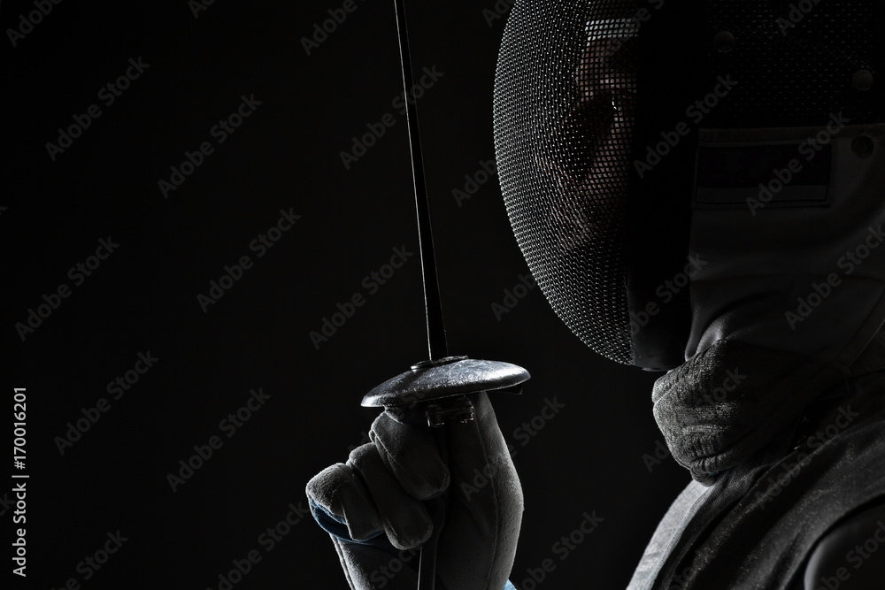 Ταπετσαρία Male fencer with Mask holding the sword in front of his