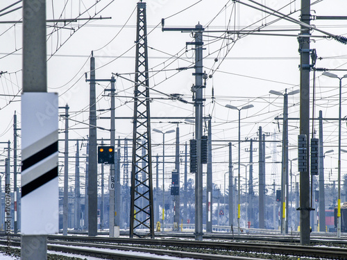 Gleisanlage und Oberleitung photo