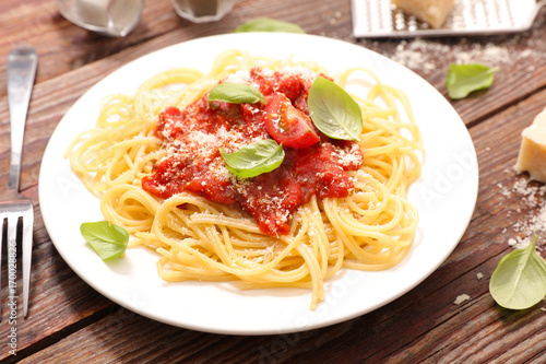 spaghetti tomato sauce and parmesan