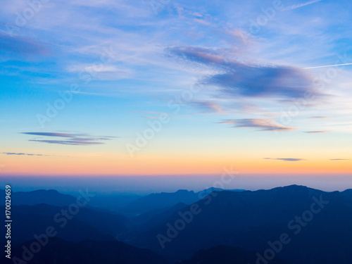 Sonnenaufgang in den Bergen © DonStiego