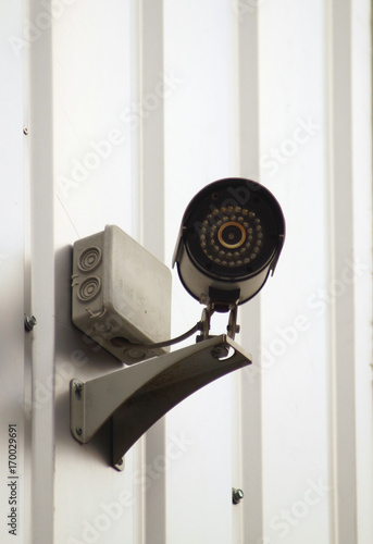 Obraz na płótnie Camera surveillance on the wall of building. w salonie