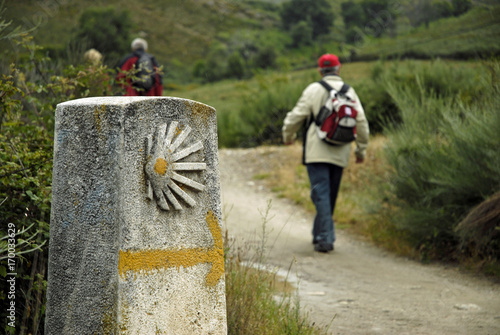 Wegweiser mit Jakobsmuschel