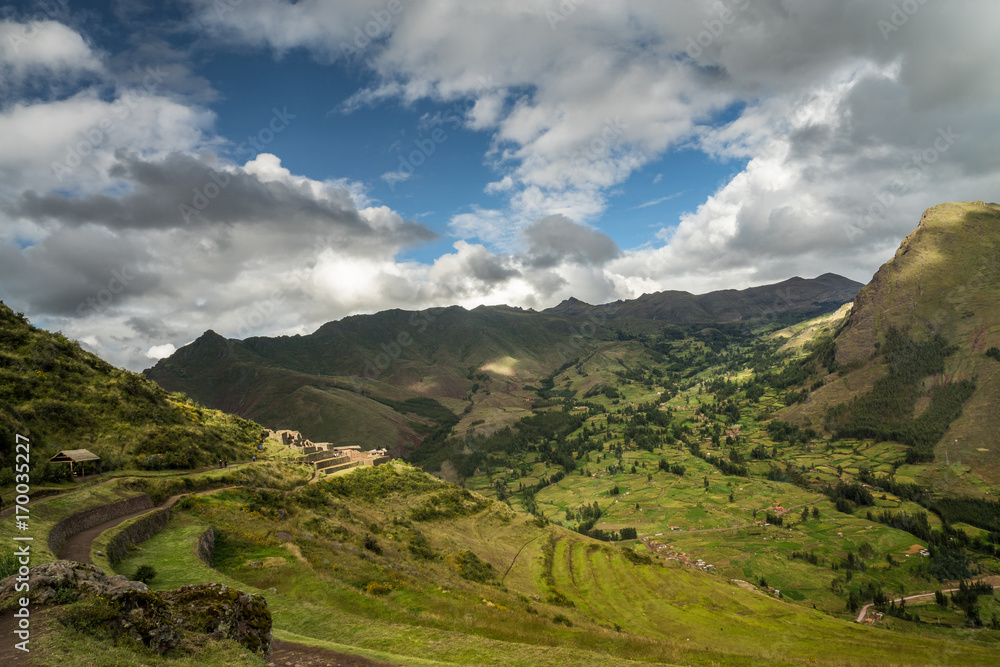 Fototapeta premium Ruiny Inków w Pisac, Dolina Urubamby, Peru