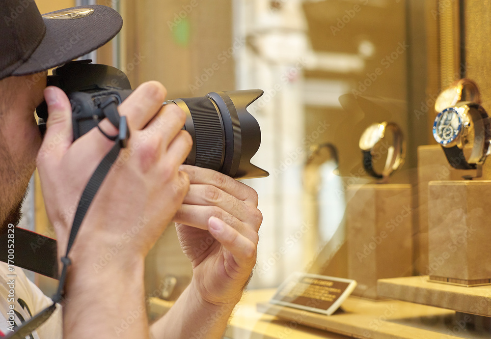Naklejka premium The photographer takes a picture of the shop window