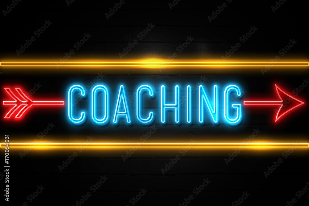 Obraz premium Coaching - fluorescent Neon Sign on brickwall Front view