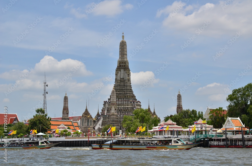 Naklejka premium WAT ARUN BANGKOK THAILANDE