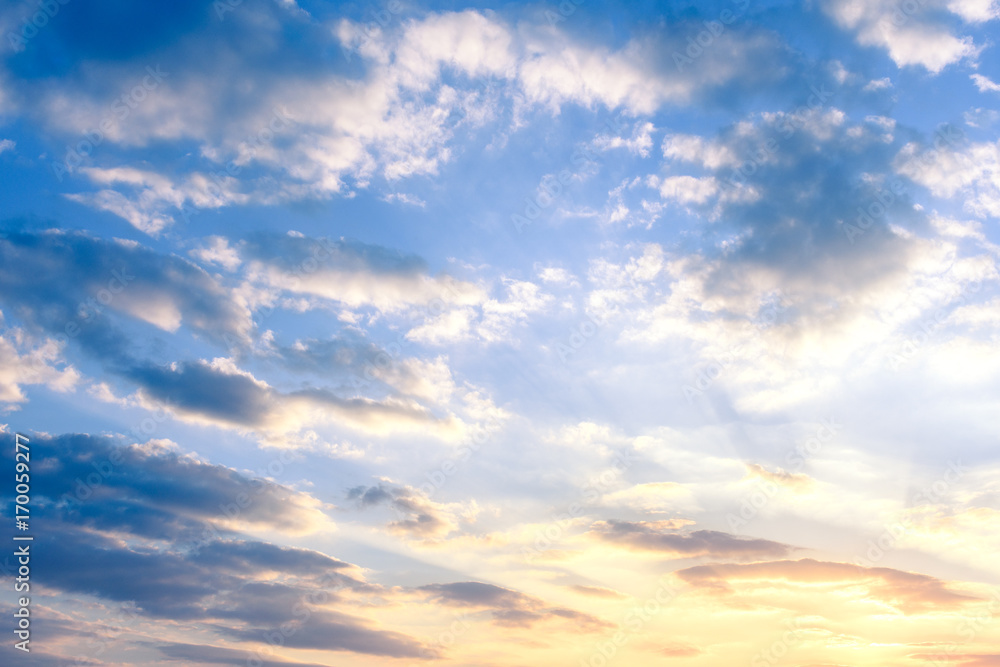 Fototapeta premium Cloudy sky at dusk