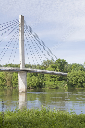 Hängebrücke für Fußgängerüber einen Donauarm bei Bad Abbach © Hans und Christa Ede